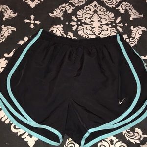 Women’s Nike temp run shorts